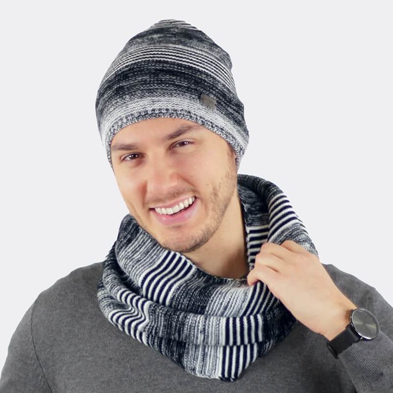 Completo di cappello e sciarpa rigati ultra-morbidi