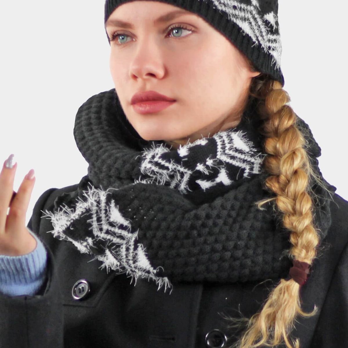 Sciarpa ad anello con geometrie pelose  Colombo Milano 1911