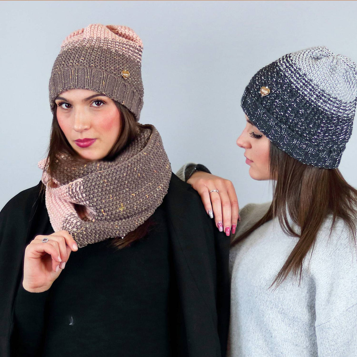 Cappello e sciarpa ad anello sfumate con lurex oro - fango