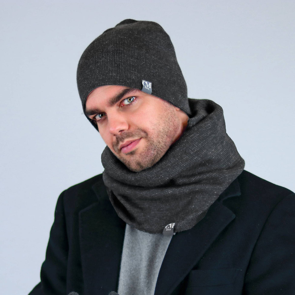 Cappello e scaldacollo grigio a micro-righe