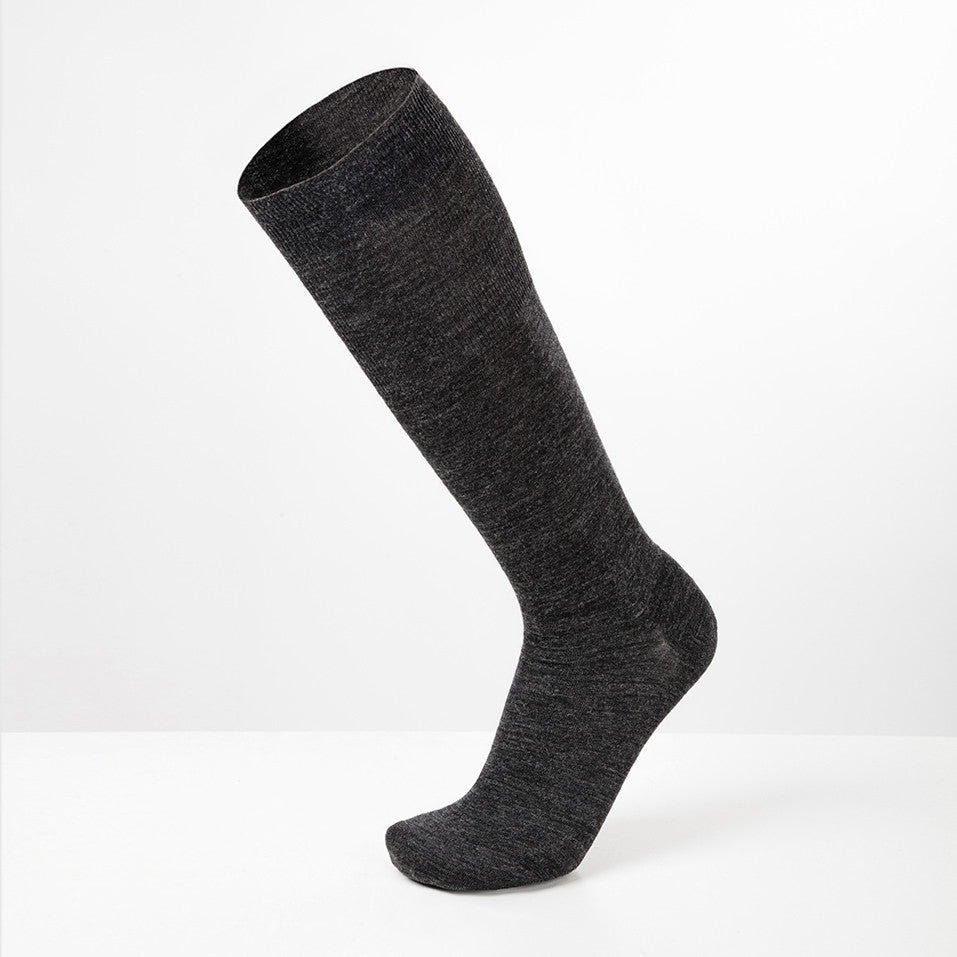 Calze lunghe in lana fine elasticizzata - Colombo Milano 1911 - antracite indossata