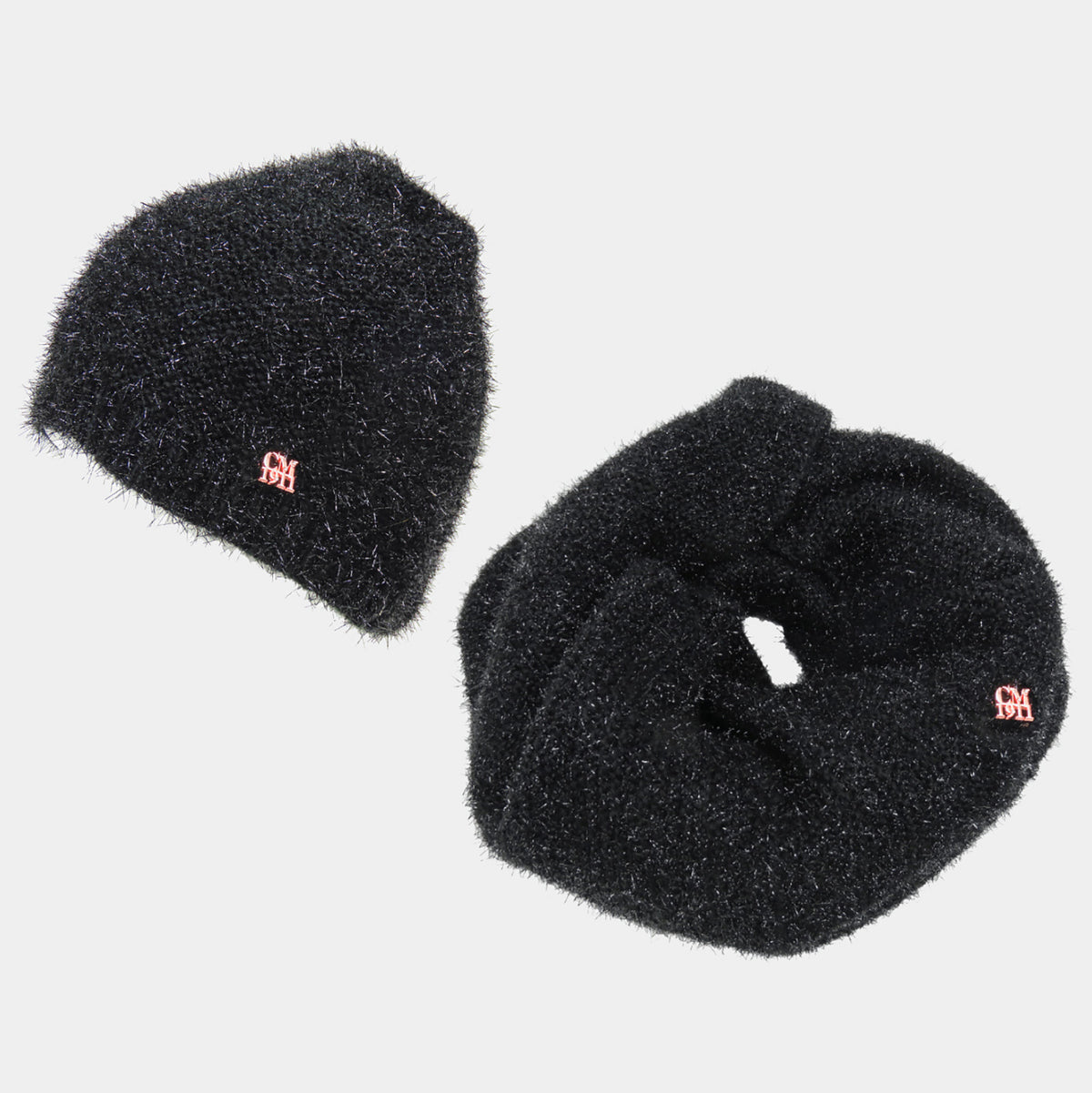 Cappello e sciarpa ad anello in filato peloso iridescente