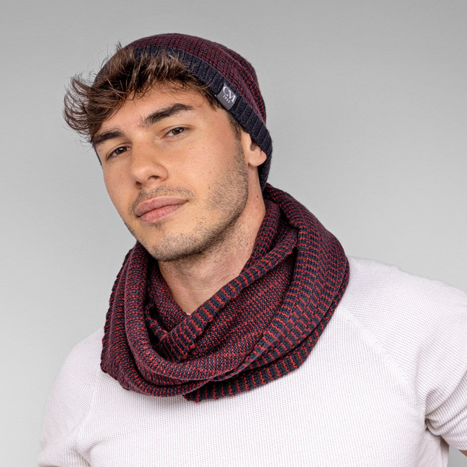 Cappello e sciarpa ad anello bicolore blu e burgundy modello