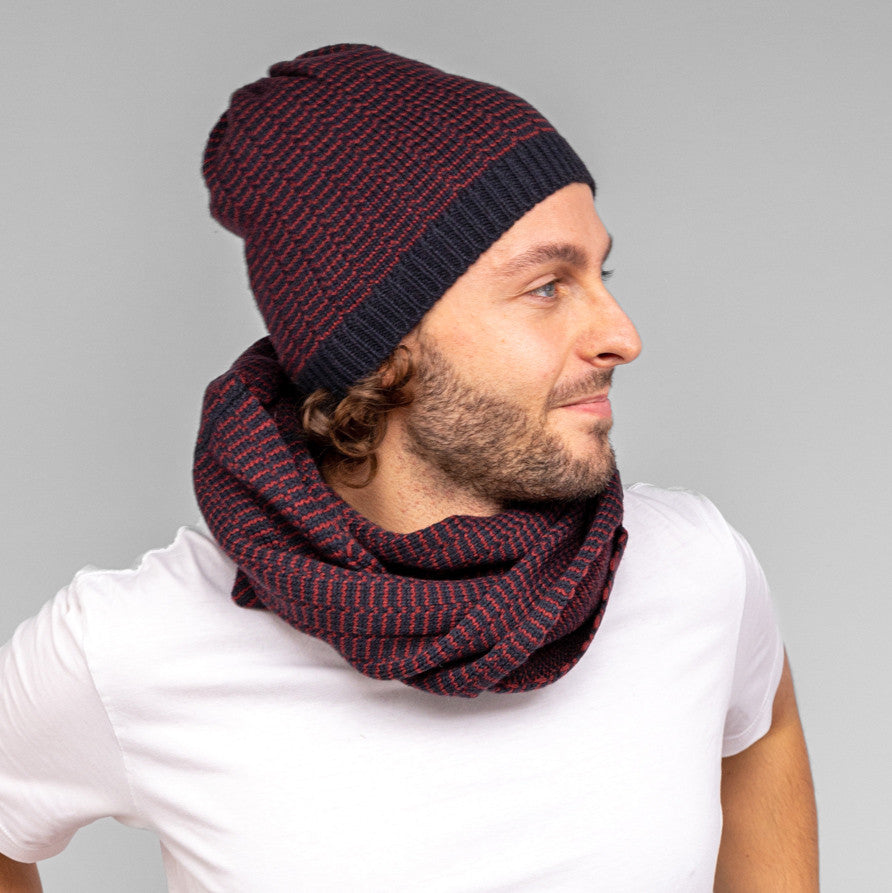 Cappello e sciarpa ad anello bicolore blu e burgundy modello 2
