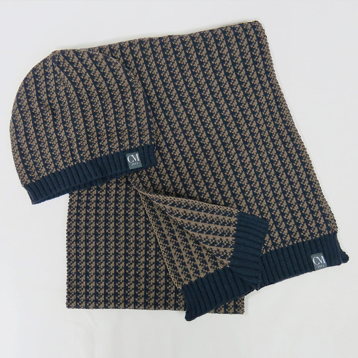 Cappello e sciarpa coordinati in fantasia color blu e fango