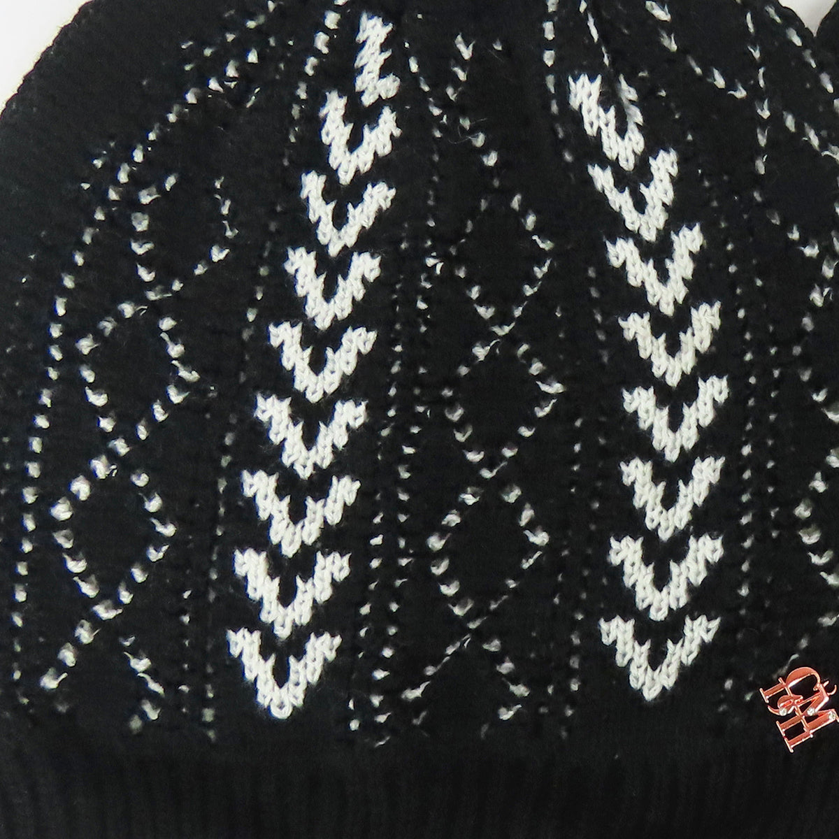 Cappello e sciarpa coordinati bianco e nero morbidissimo dettaglio