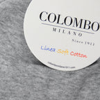 Cappello neonato grigio in cotone con nome ricamato dettaglio