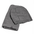 Cappello e sciarpa ad anello tessuto a quadri