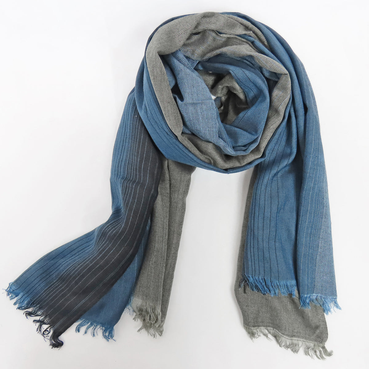Morbida sciarpa sfumata in scatola regalo denim