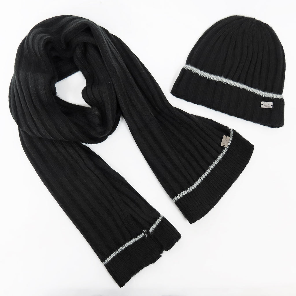Cappello e sciarpa morbidi neri con riga grigia