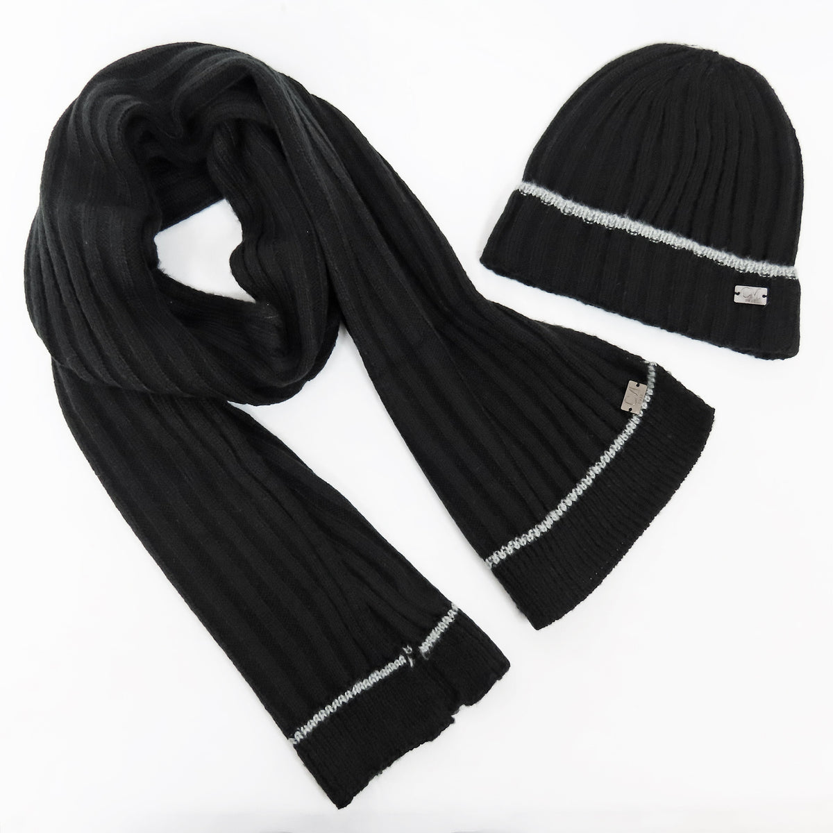 Cappello e sciarpa morbidi neri con riga grigia