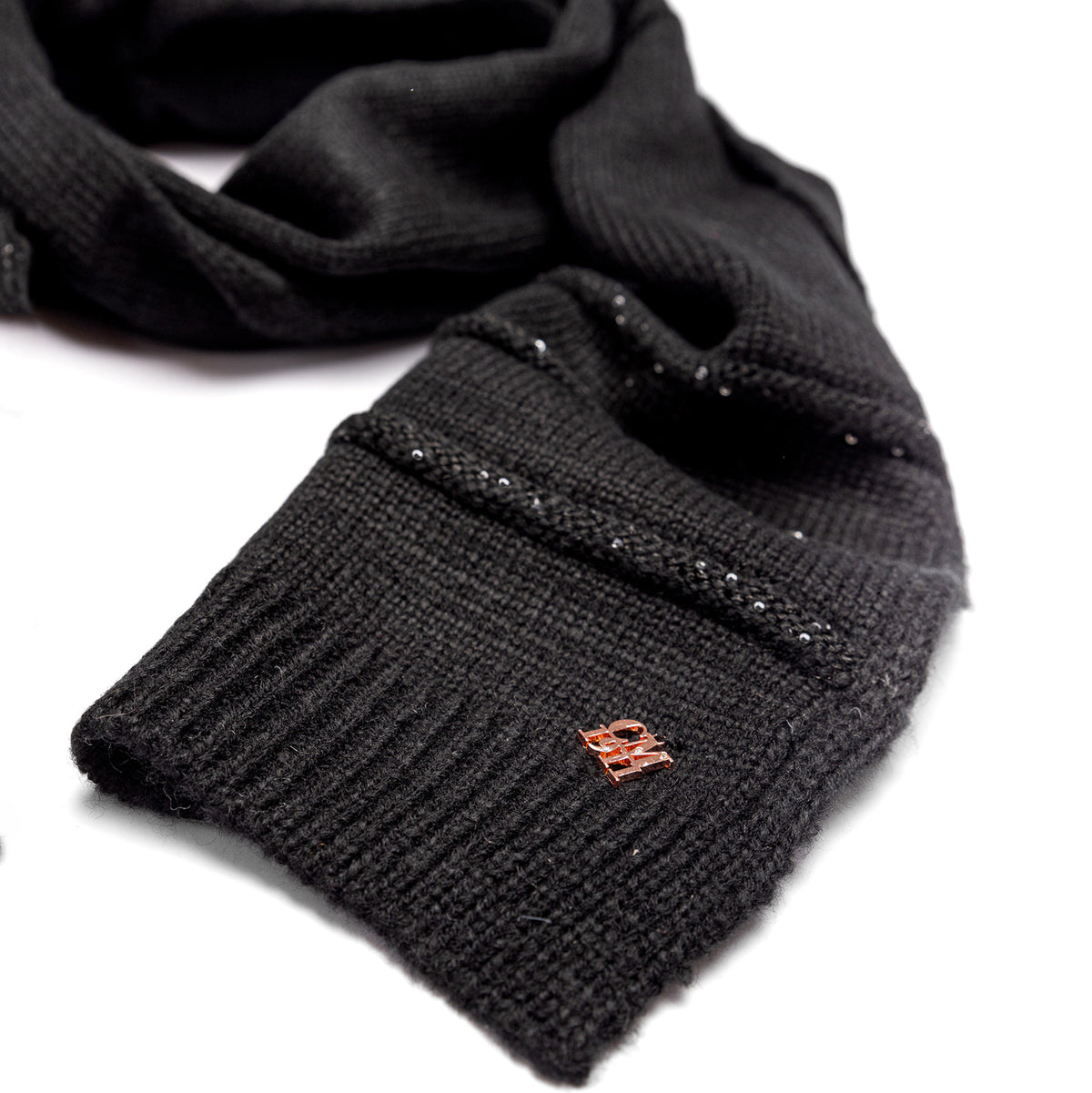 Cappello e sciarpa a righe 3d con paillettes dettaglio sciarpa