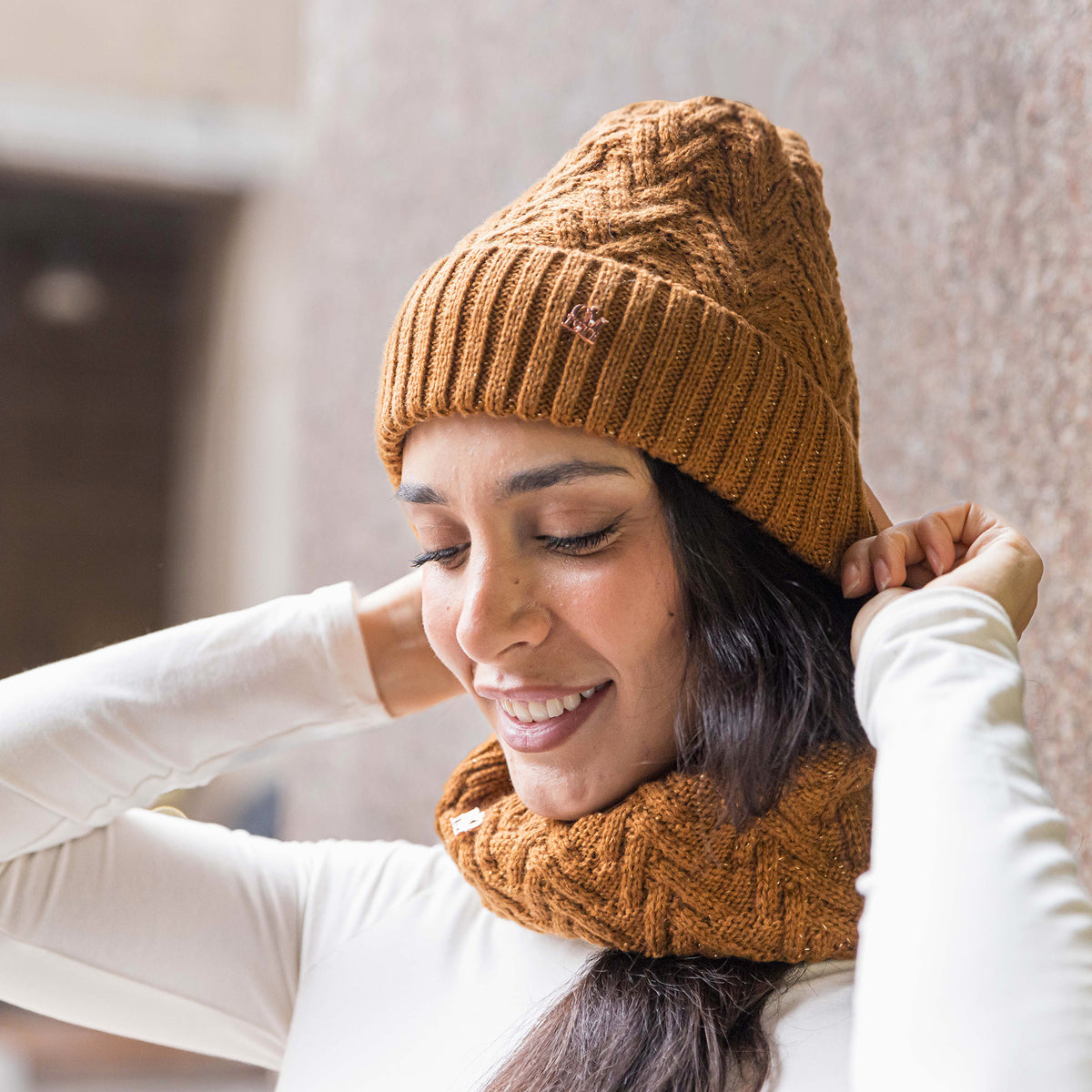 Cappello e scaldacollo con lurex e interno in pile modella