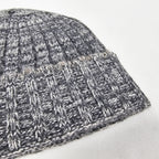 Cappello in cashmere a coste grigio chiaro melange - Made in Italy dettaglio