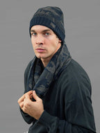 Modello - Cappello e sciarpa da uomo jacquard mimetico