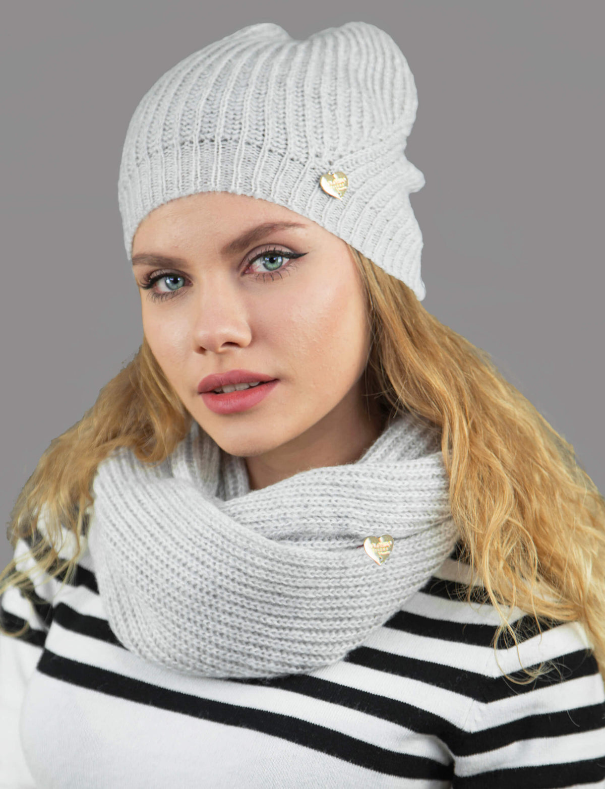 Cappello e sciarpa ad anello finissaggio mohair colori delicati