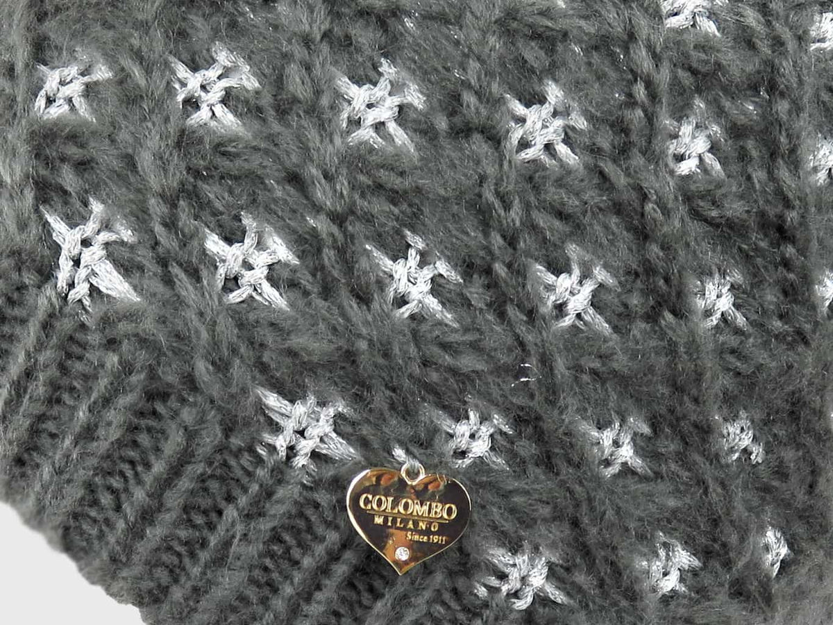 Dettaglio cuoricino - cappello a intreccio con lurex argento