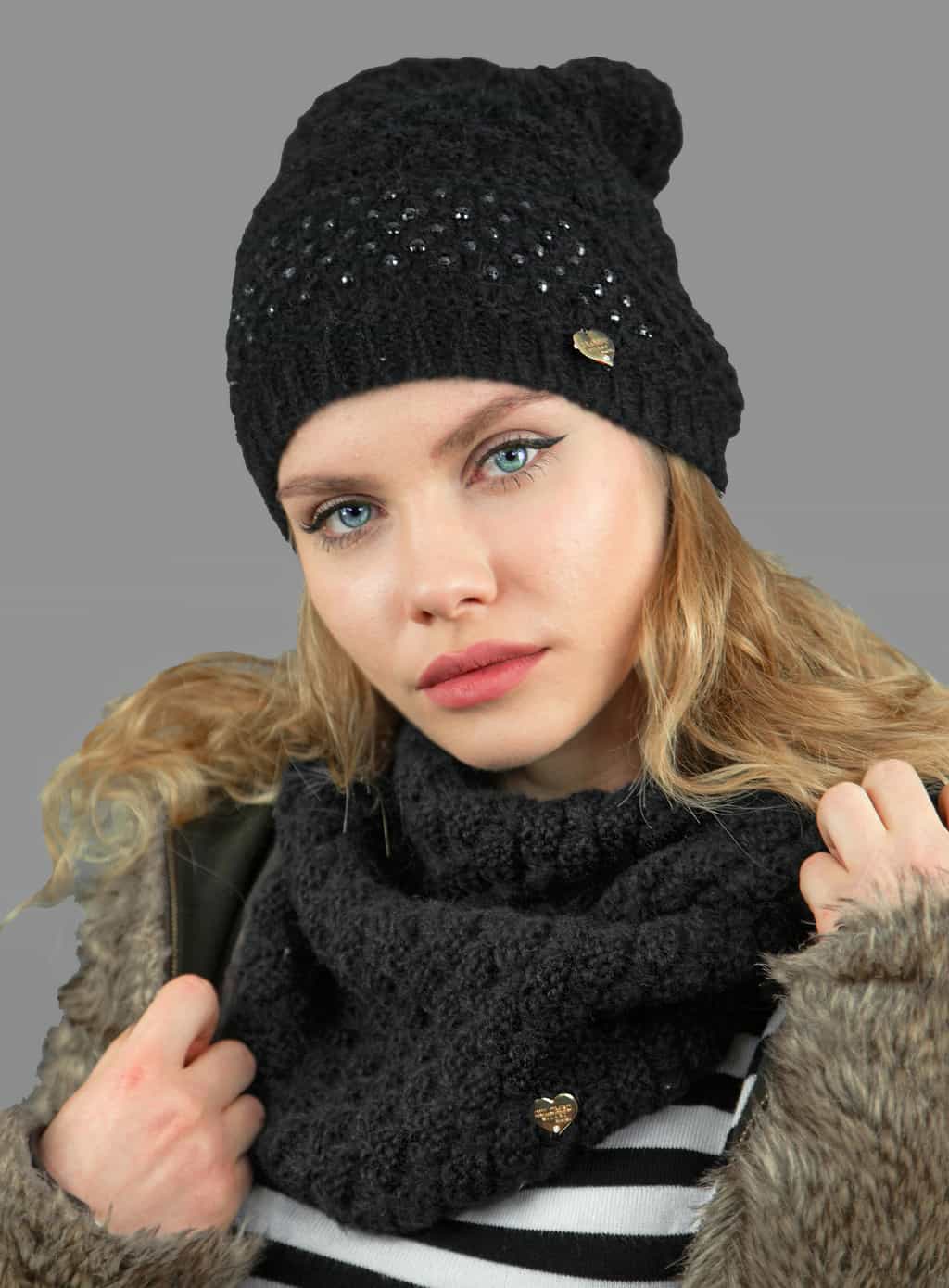 Sciarpa ad anello e berretto da donna lavorato a maglia con brillantini